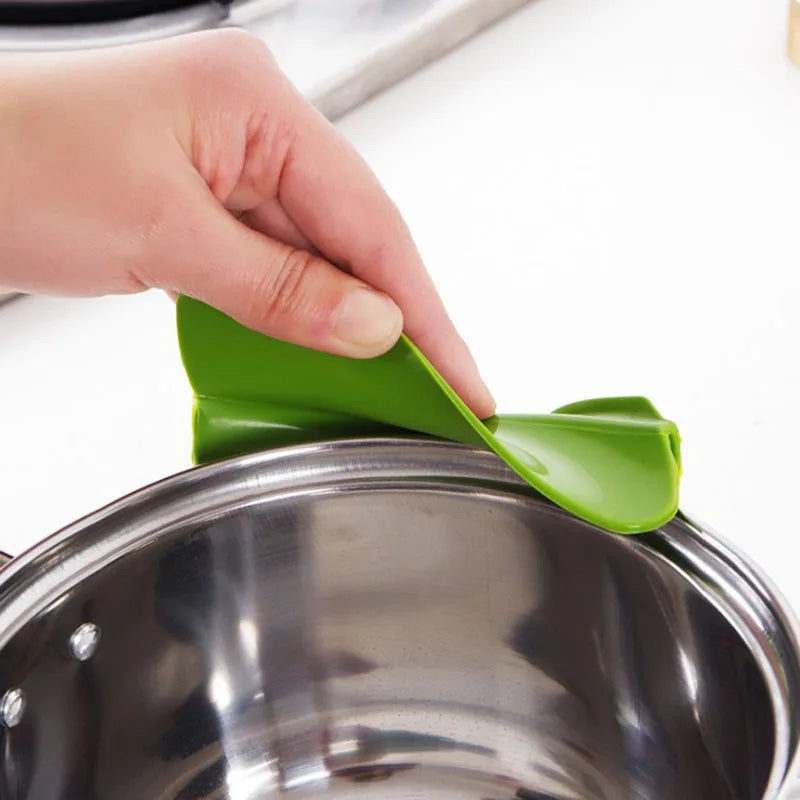 Kitchen Funnel with Anti-Splash Edge and Liquid Streamer Spout, Anti-Spill Pouring Tool
