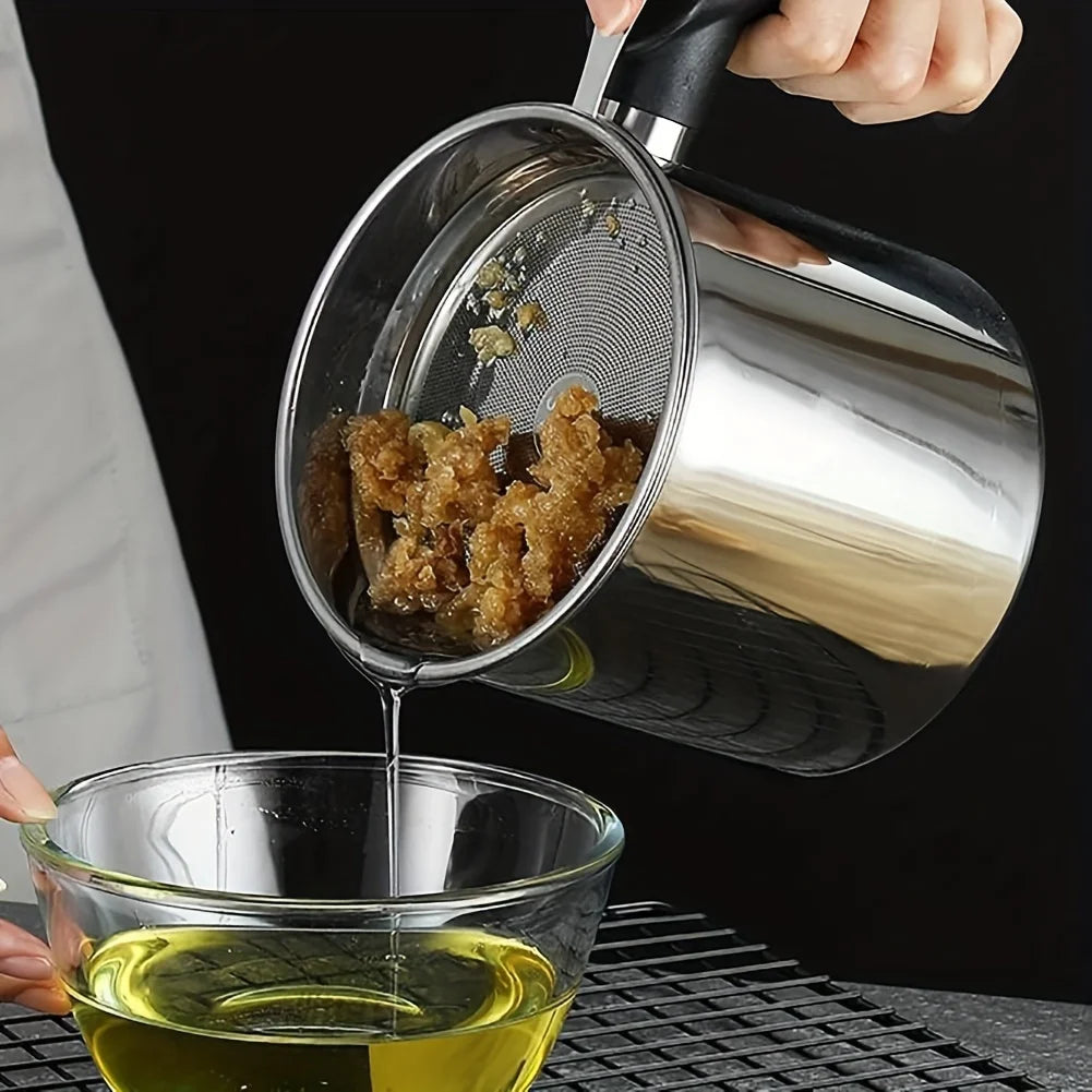 Kitchen Container With Strainer For Easy Storage Of Cooking Oil And Grease,Convenient Handle For Safe Handling And Pouring