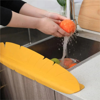 Kitchen sink dishwashing and vegetable splash-proof suction cup partition silicone water retaining plate