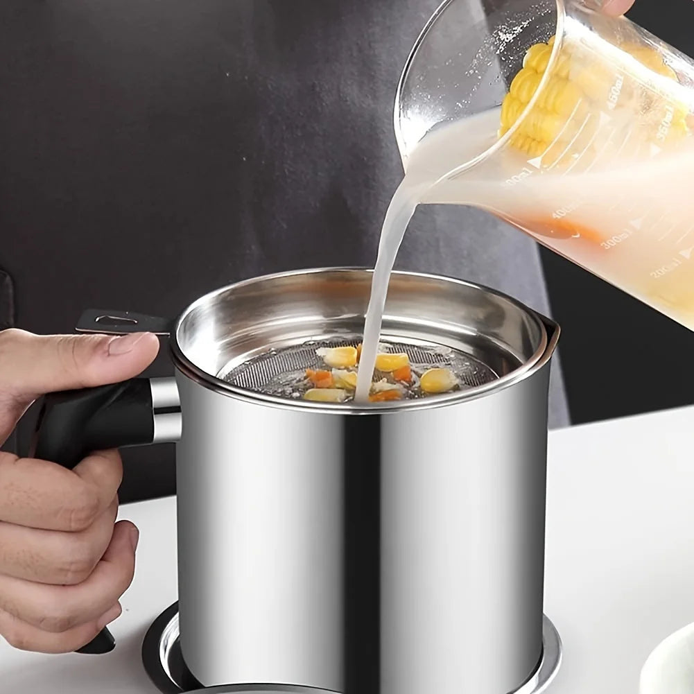 Kitchen Container With Strainer For Easy Storage Of Cooking Oil And Grease,Convenient Handle For Safe Handling And Pouring