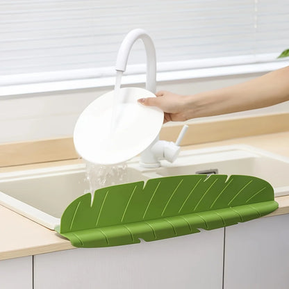 Kitchen sink dishwashing and vegetable splash-proof suction cup partition silicone water retaining plate